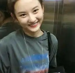 昔日童星越长越美网友在电梯里遇到她随手一拍就美成画