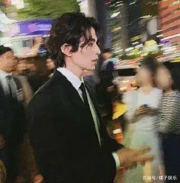 鬼怪阴间使者李栋旭再出圈,拍禁欲风浴缸大片,冻龄男神实锤