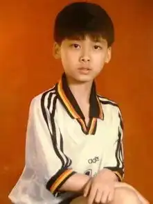 史上最全的明星小时候照片,被陈冠希和贝克汉姆帅哭了
