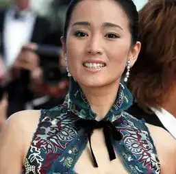 盘点胸太大看不到脚的10位女星