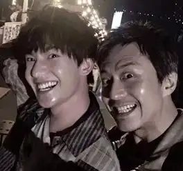 时尚看点123贾静雯为夫剃发告白章子怡汪峰结婚一周年