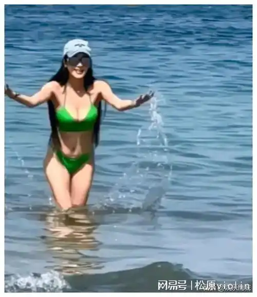 陈浩民娇妻西班牙度假大放异彩,比基尼秀曼妙身姿,自信美翻全场