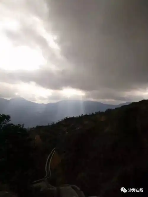 亲近大自然网友登上沙旁骨节脑山拍下沙旁别样的自然风光照,美到令人窒息
