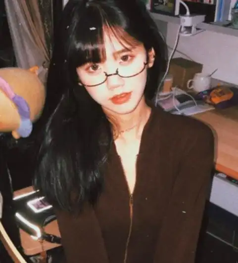替父还债养两个同父异母弟弟,井川里予如何撑过被吸血人生