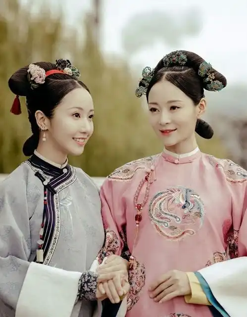 母子恋剧中饰演母子,现实中却是一对夫妻,还有一对双胞胎