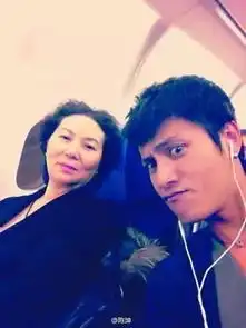 儿子生母成谜,靠姊卖血改变命运,这个差点抑郁自杀的影帝竟藏另一幅面孔