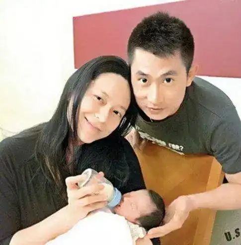 郭羡妮出道即巅峰因私生活而身败名裂,如今美人迟暮做家庭主妇