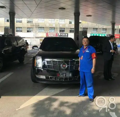 奥巴马车队在杭州加油,视频还原车队霸气入场工作人员师傅,燃油宝要伐