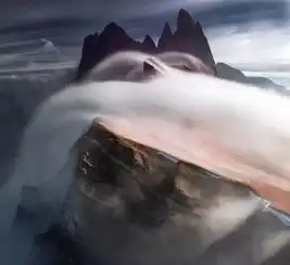 必然震撼将人物元素置于自然景物的大场面中