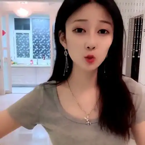 小姐姐和闺蜜出去搓澡,看她最后的笑容就知道,这事情不单纯