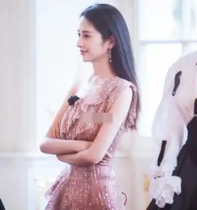 网红富家女小冉去世,颖儿赵丽颖张嘉倪曾穿过其设计的衣服