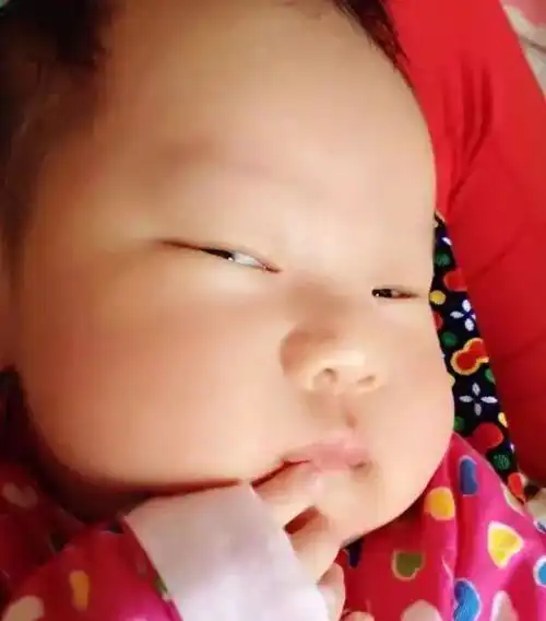 宝宝看爸妈的嫌弃的小眼神这绝对是孟婆汤味道越来越淡了