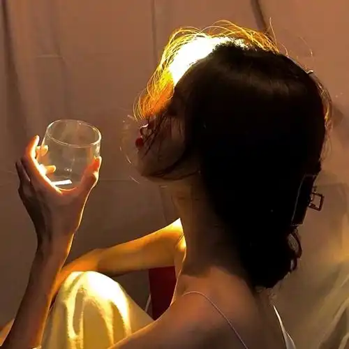 头像丨你是云是海是忘却