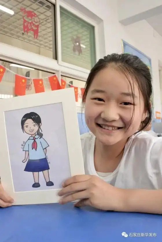 手绘45个孩子画像一小学班主任送出最暖心毕业礼物
