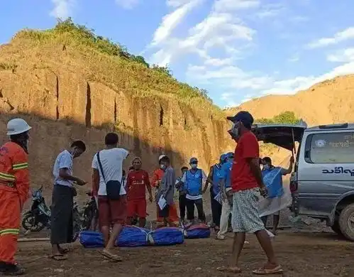 奇闻异事矿区巡逻队一周内竟然捡到两块超过800吨的巨型翡翠原石