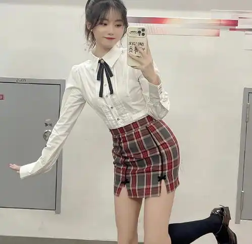 美女主播jk服比拼,余霜翻车,小钰俏皮,林七七才是j永远的神