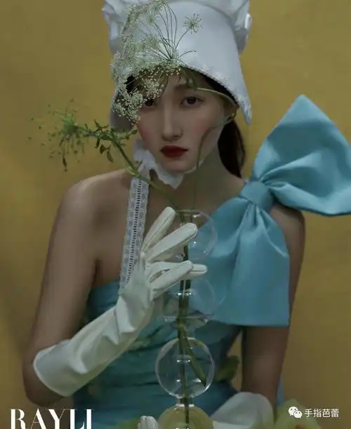 关晓彤最新时尚杂志封面大片释出,油画里的少女,整个人都在发光