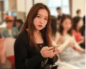 看了钟丽缇妈妈,再看张伦硕妈妈,中国女人与外国女人的差距太大