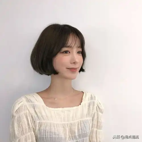短发发尾烫,今年很流行