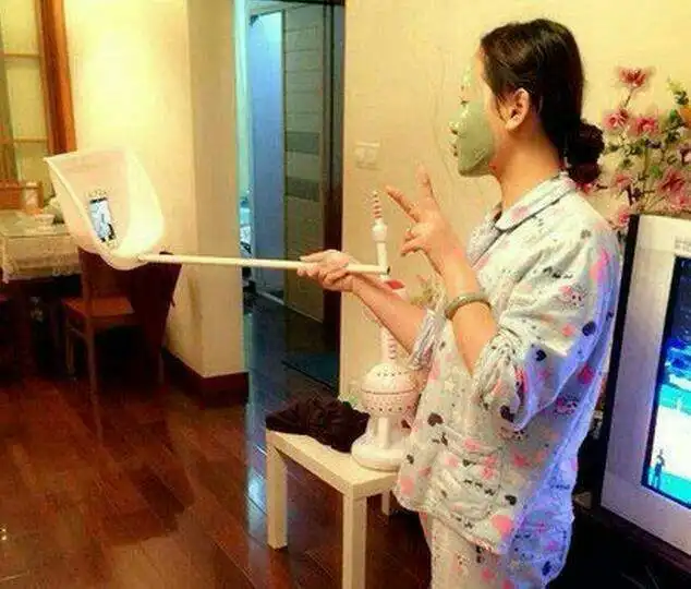 搞笑图片笑话段子大哥,我见过吃面拌辣椒的,没见过拌粉的啊