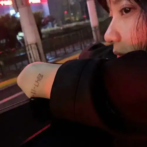 女头我可是扑在黑暗里的光