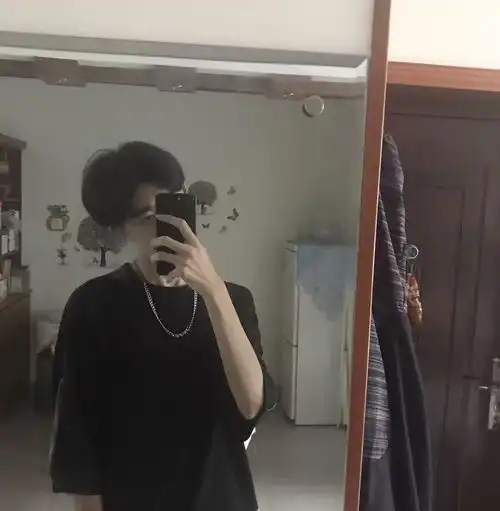 这种蓬松的头发怎么弄出来的怎么跟理发师说