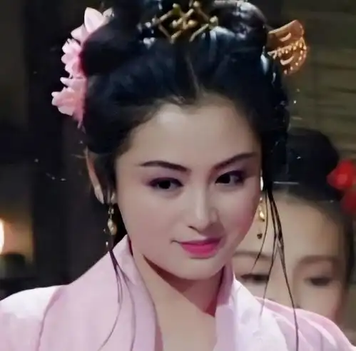 她被誉为大陆第一美人,知名导演为她着迷,如今55岁仍像25岁