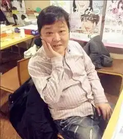 老外用生命模仿中国大妈拍照你看到熟悉的身影了吗