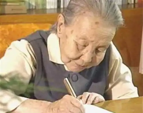 冰心去世后,在碑上写下教子无方,枉为人表的吴山,现怎样