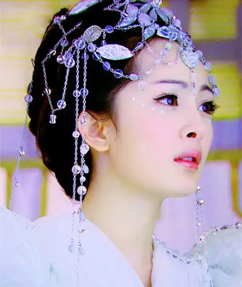 胡歌合作过的美女好多,仙剑占了4人,最后一位还是校花