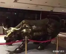 王炸金融街购物中心连夜运来的大金牛被疑是塑料的