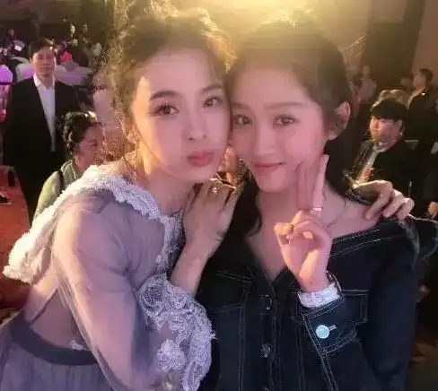 赵韩樱子在红毯上突然晕倒网友真晕倒还是在作秀