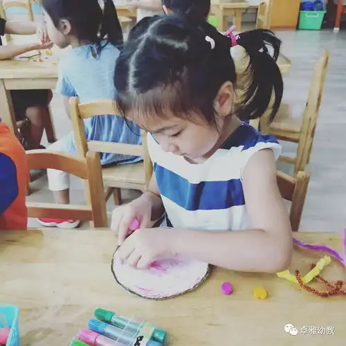 济南市历下区卓雅幼儿园小四班创意纸扇