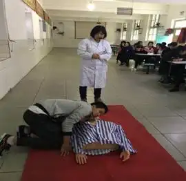 护理学院举办大手牵小手,科普进校园活动