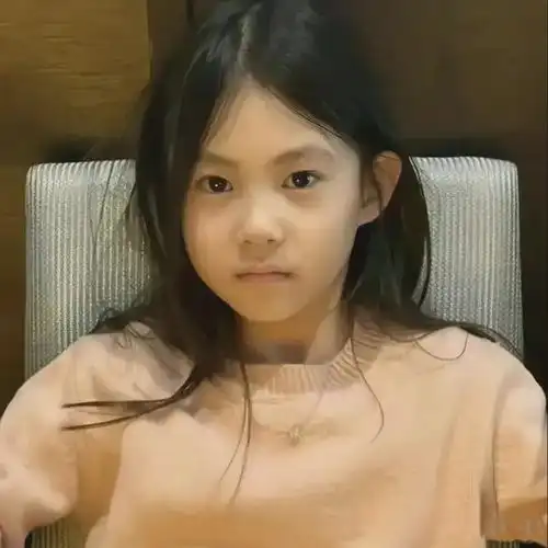 陈冠希妈妈陈冠希和女儿的照片,一家三代都是高颜值