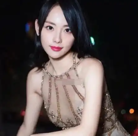 网红富家女小冉去世,颖儿赵丽颖张嘉倪曾穿过其设计的衣服