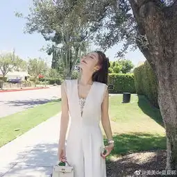 网红夏夏深v秀身材气质过人