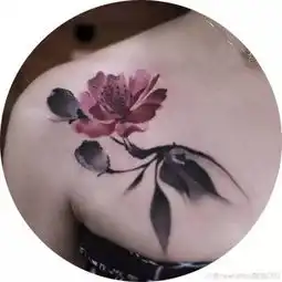 她把中式水墨刺进了皮肤里