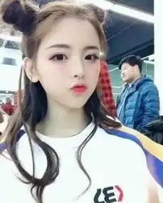 98年的杨超越省吃俭用攒钱买的sk2怕碎了用袜子包了起来