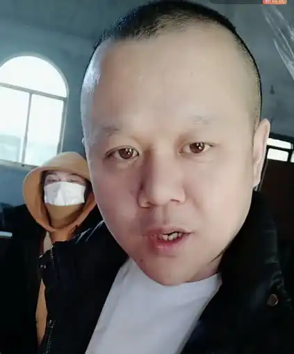 快手上人人敬重的4大土豪前三位刷一亿礼物,第一破产还在刷
