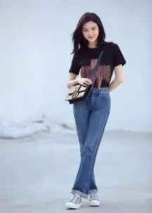 景甜启程戛纳电影节清新自然演绎质感美