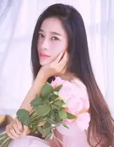 她和娜扎从闺蜜到情敌,和关晓彤同框,仙女阿姨的区别