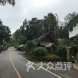 因为离双龙寺不远,所以过来看看参观一下泰国皇室成员住的地方