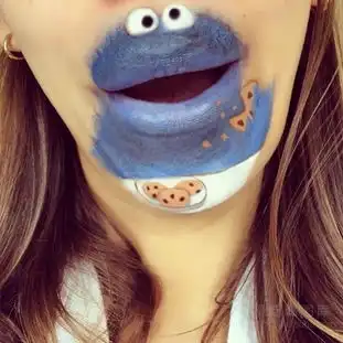唇尖上的动漫世界英妹子的性感红唇彩绘照7063095