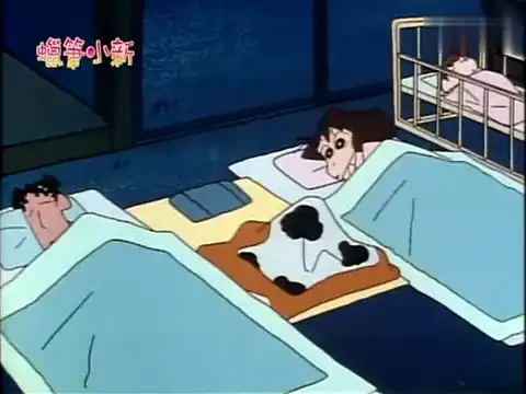蜡笔小新为了合格的礼物,小新熬夜制造自己的作品