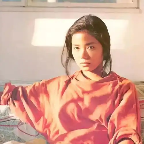 香港两大女神张曼玉和红姑
