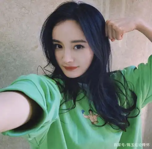好岳父,刘丹说她的前儿媳偶尔会来看她,杨幂对丑闻置之不理