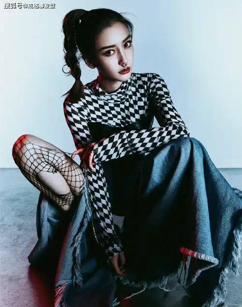 杨颖风格大变,鼻环皮靴羊角辫画黑暗妆秒变朋克小野猫,完美沦陷