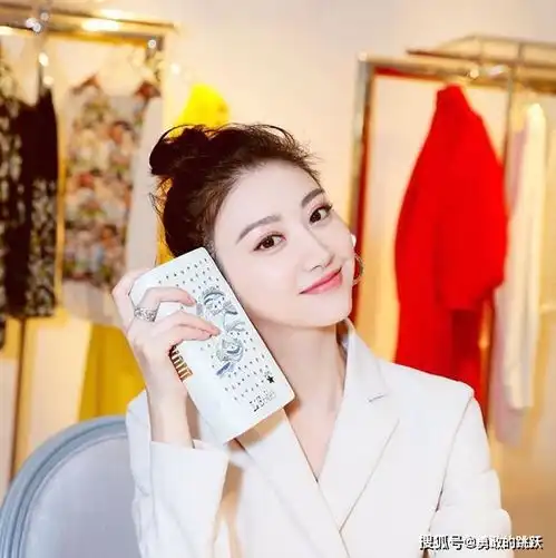 景甜晒出自己住的豪宅,装修气派非凡,感觉跟她的名气不太相符