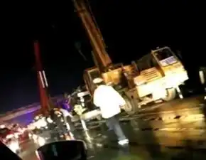 悲痛北京发往固始一辆大型客车高速公路发生侧翻,5死38伤